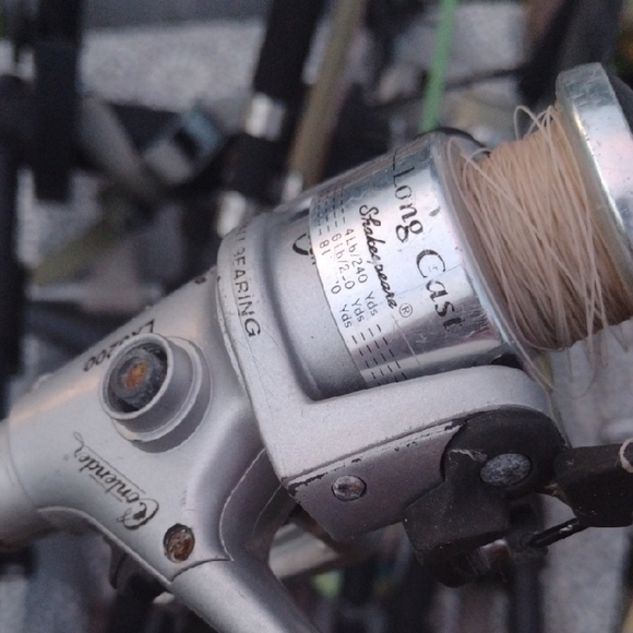 Shakespeare Silver Fishing Reel - Picture 1 of 2